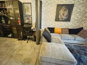 Sitting Area- click for photo gallery